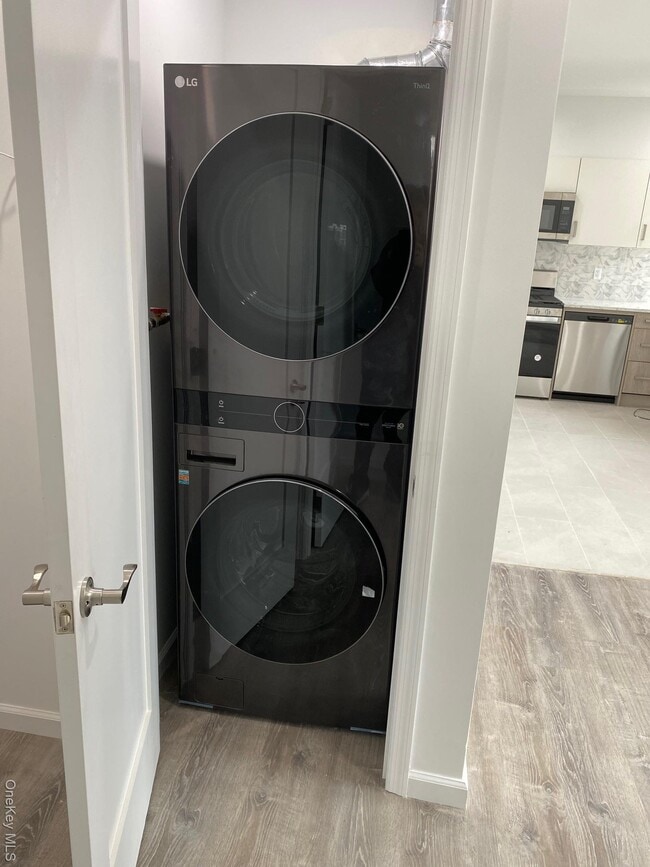 Building Photo - 201-5 17th Ave