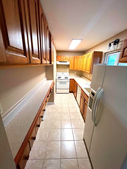 Building Photo - 1008 S Miller St