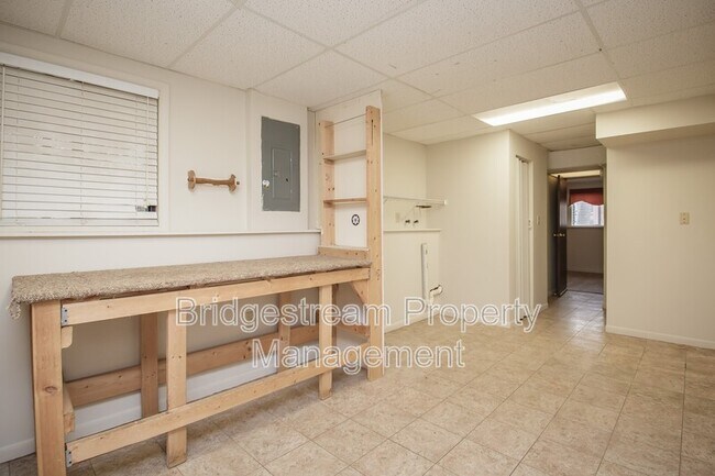 Building Photo - 2421 Bentree Ct