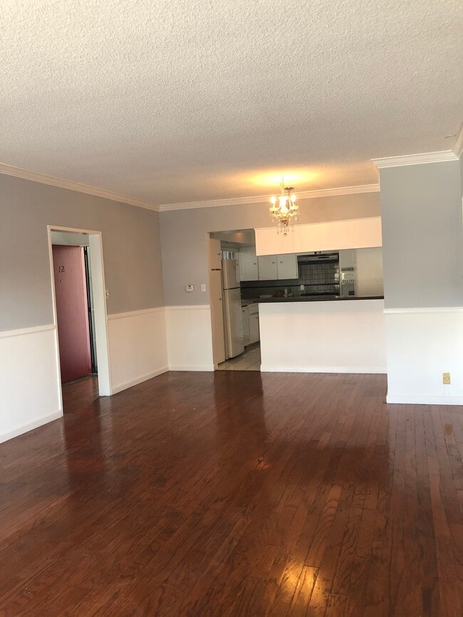 Building Photo - 1114 N Harper Ave