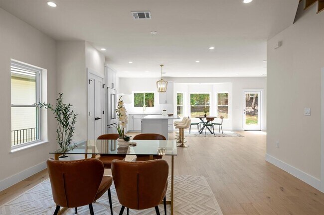 Building Photo - 13 Autumn Oaks Dr