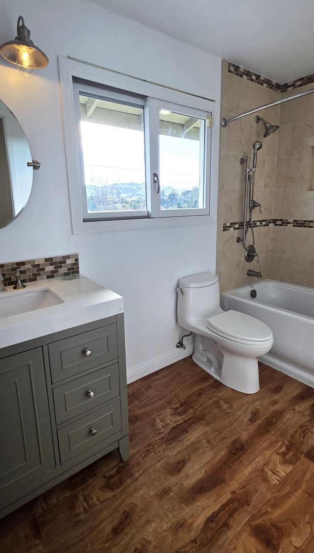 Building Photo - Fabulous Moraga 4bd+den/3ba Property with Stunning Views & Pool/Spa