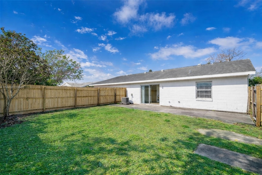 Building Photo - 8026 Woodduck Dr