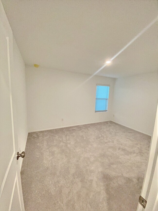 Building Photo - 21015 Longeni Dr
