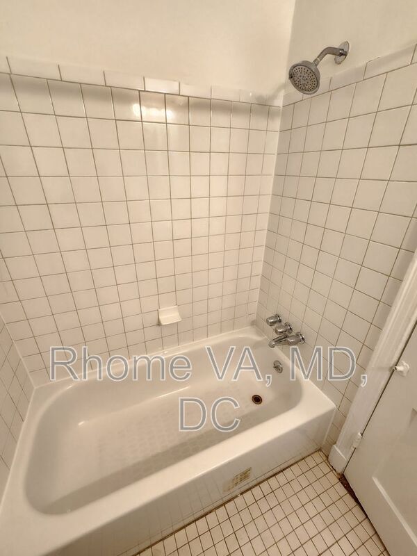 Building Photo - 515 Franklin St NE