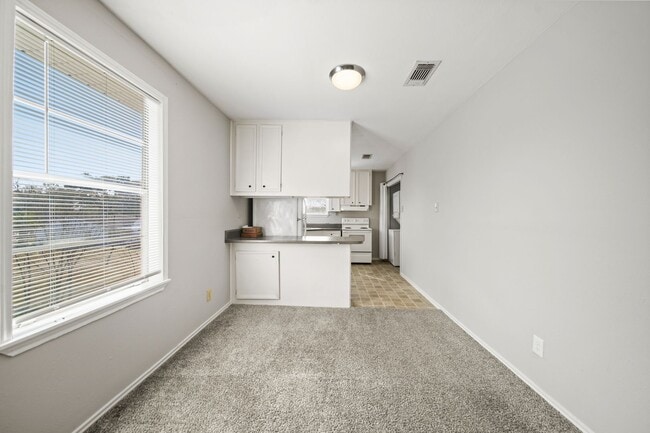 Building Photo - AVAILABLE NOW! - 18-MONTH MINIMUM LEASE REQUIRED