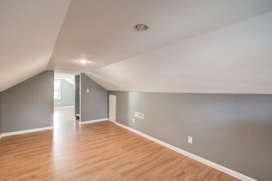 Building Photo - 4335 Harding Ave