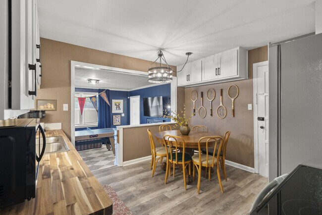 Building Photo - 1710 Hess Blvd