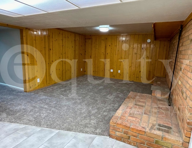 Building Photo - 105 E 500 N