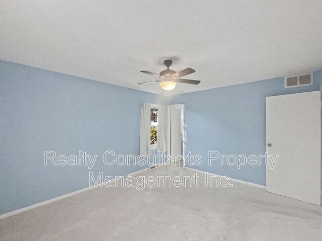 Building Photo - 3222 S Elm-Eugene St