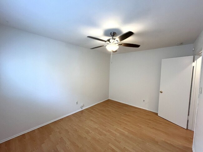 Building Photo - 1bd/1bth South Park Apartment with Plank F...