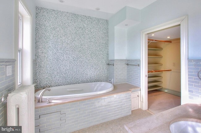 Building Photo - 1756 Park Rd NW