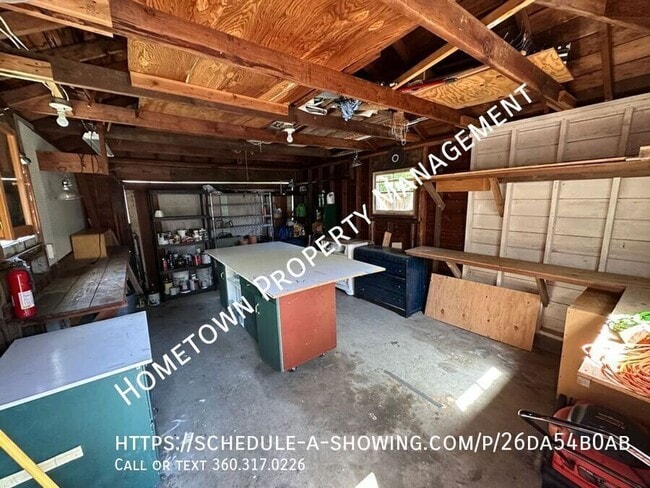 Building Photo - 1613 Garrison St NE