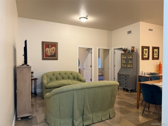 Building Photo - 125 Main St