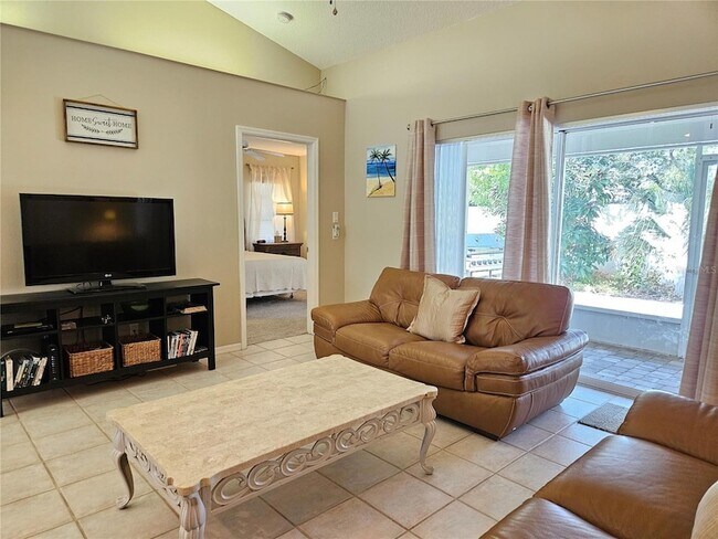 Building Photo - 1180 Palmetto Dr