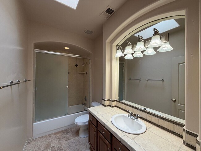 Building Photo - 4 Bedroom Home Plus Office Available Near Eubank Blvd NE & Paseo Del Norte!