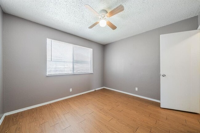 Building Photo - 5807 Spring Meadow Rd