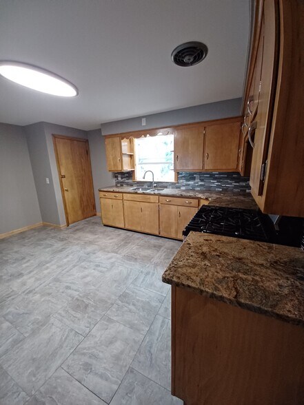 Building Photo - 21 East and West Rd