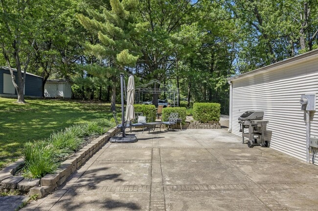 Building Photo - 1306 Marion Dr