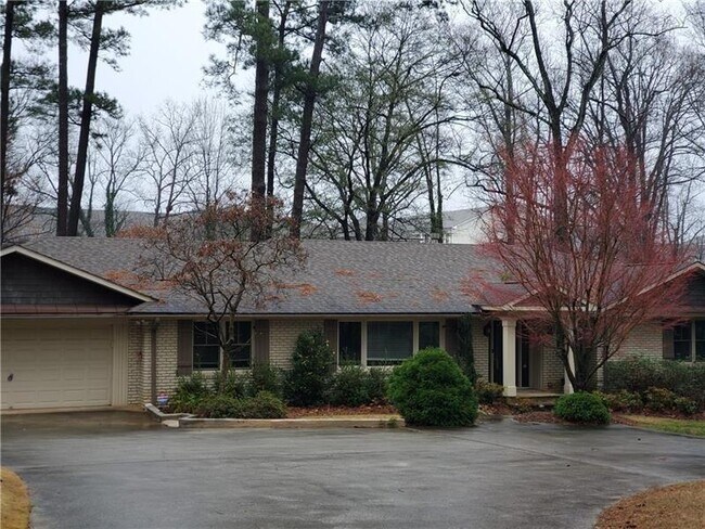 Building Photo - 4615 Mystic Dr NE