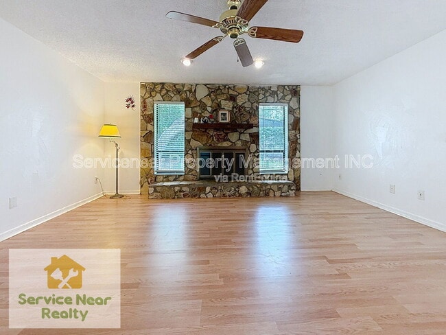 Building Photo - 3402 Country Woods Ct