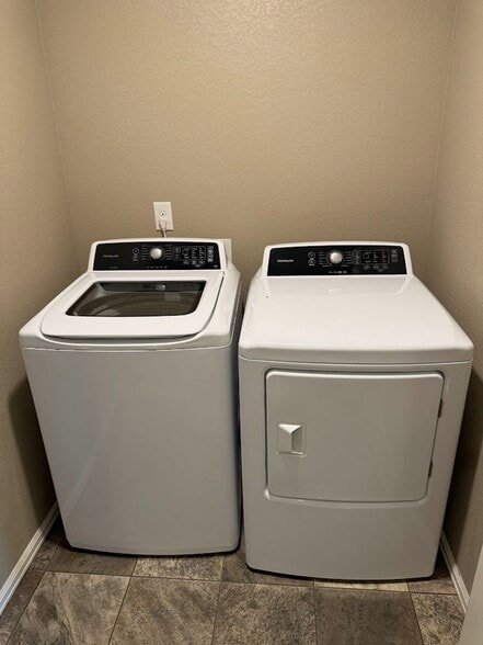 Building Photo - 1963 Winding Dr