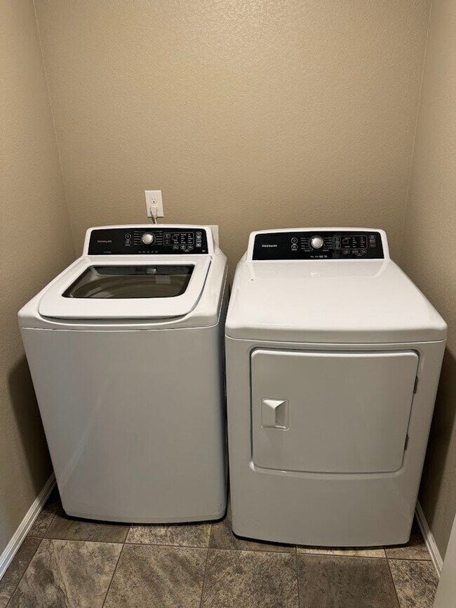 Building Photo - ***$500 Off 1st Months Rent*** Stunning 4BD/3BA Home in North Longmont - Available NOW!