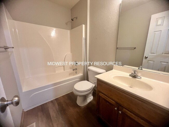 Building Photo - Spacious 3 Bedroom, 2 Bath Townhome availa...