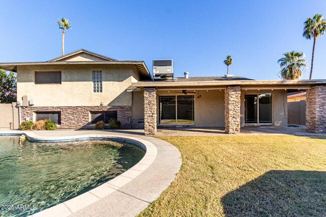 Building Photo - 3912 S Elm St