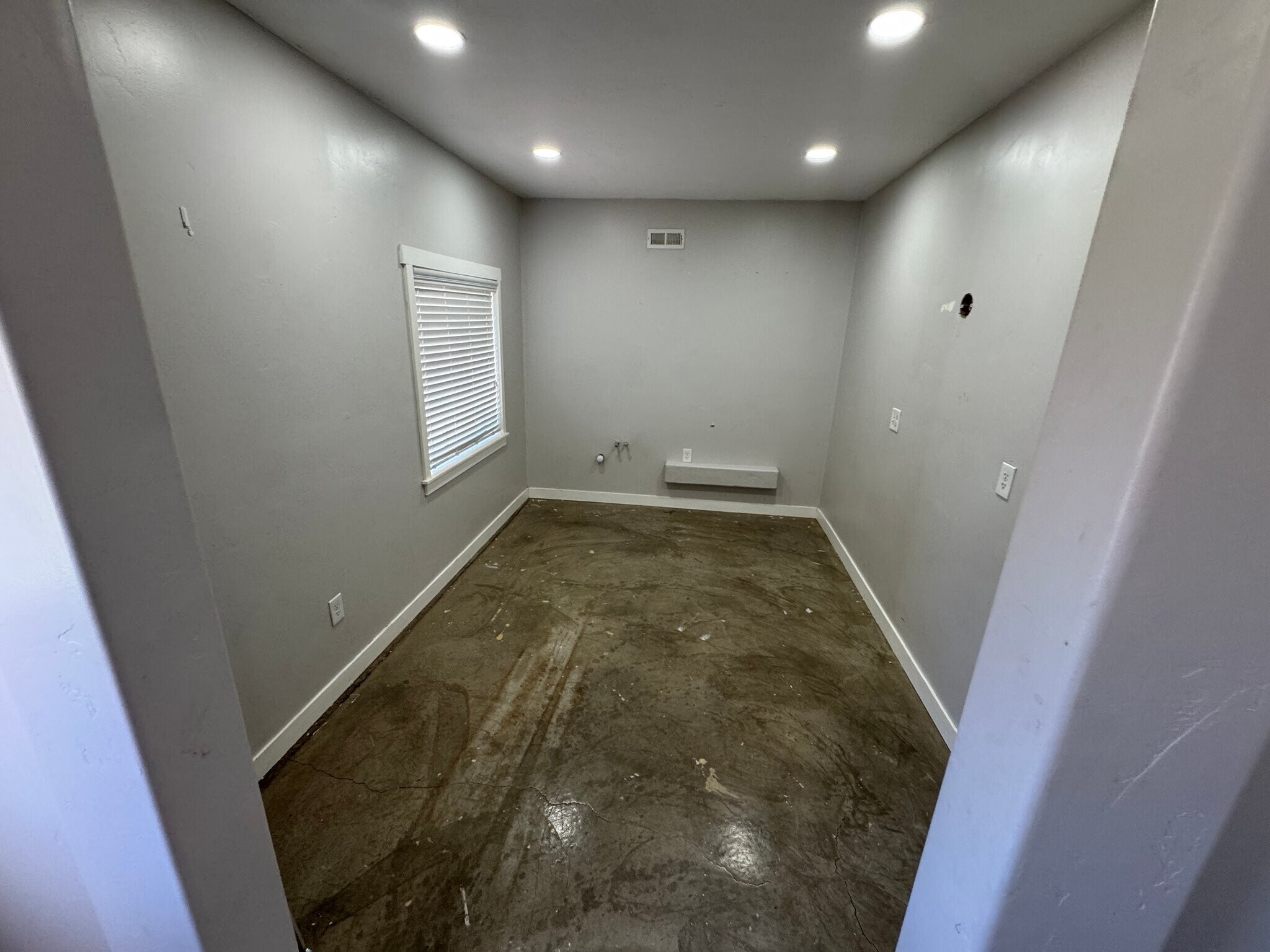 Building Photo - 1089 W 530 N