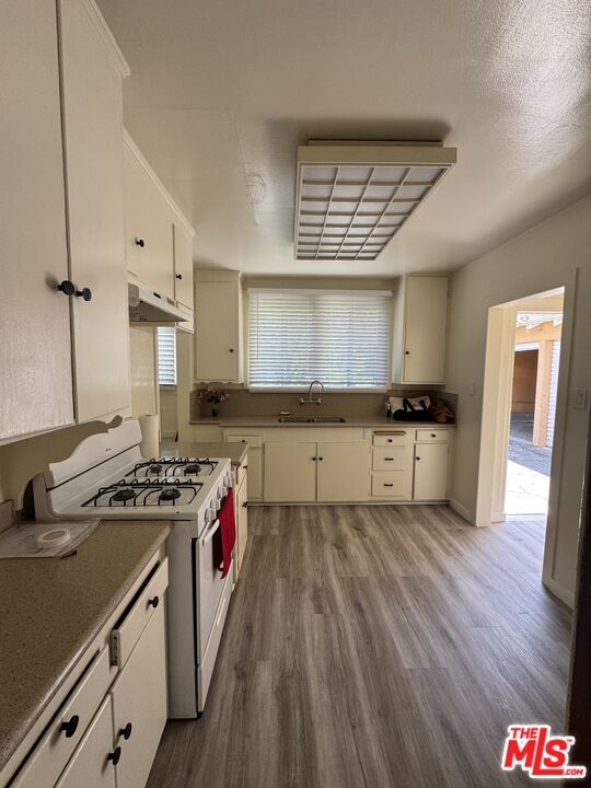 Building Photo - 368 Entrada Dr