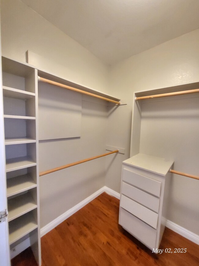 Building Photo - 7614 Isley Ave