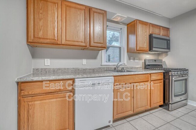 Building Photo - 9616 Mason Ave