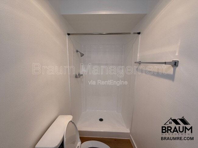 Building Photo - 5461 Kester Ave