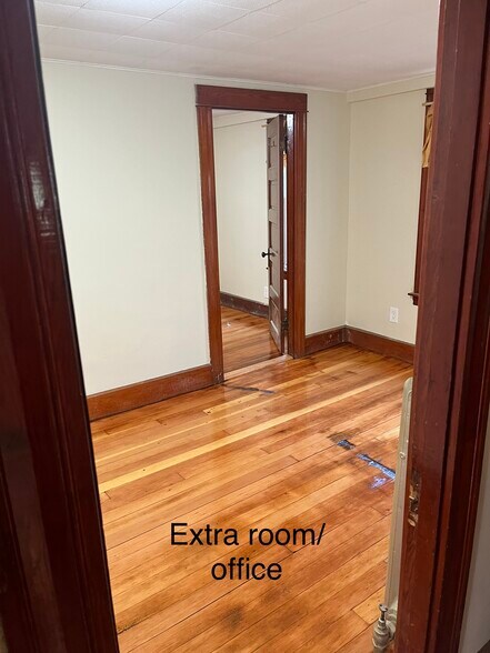 Extra space /room - 26 Pleasant St