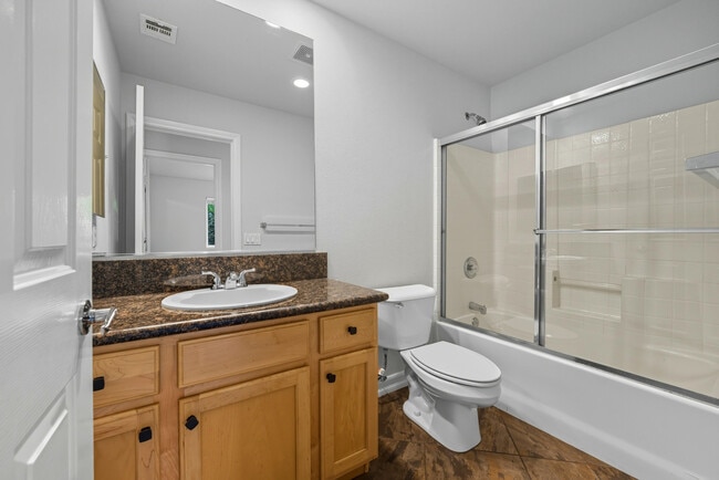 Building Photo - 51780 Avenida Velasco