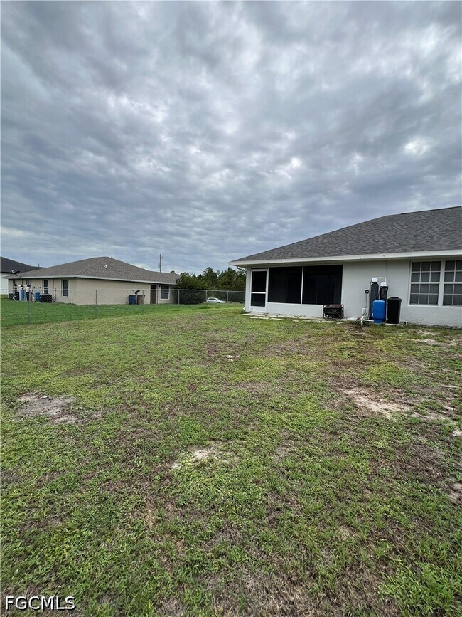 Building Photo - 1543 Hightower Ave S