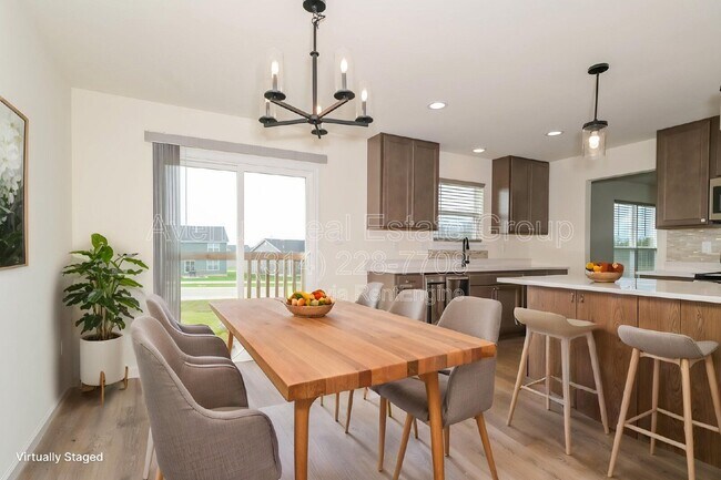 Building Photo - 6 Snowdrop Ct