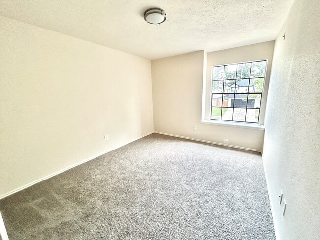 Building Photo - 16319 Chimneystone Dr