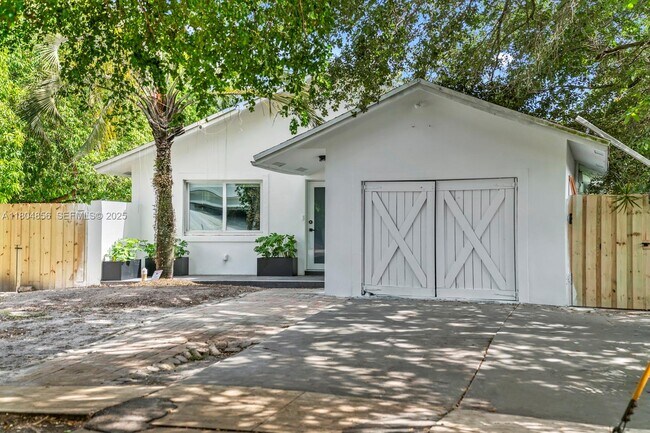 Building Photo - 1631 N 29th Ct