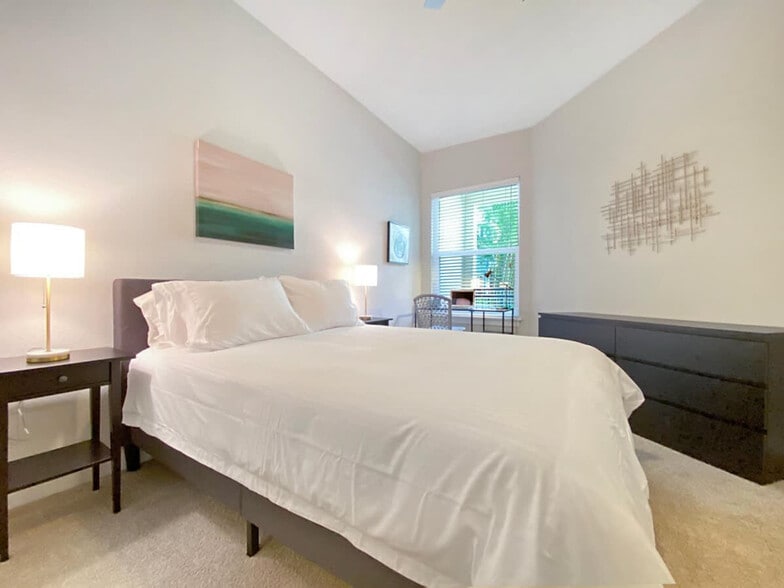 Building Photo - 2615 N Grady Ave