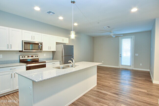 Building Photo - 2245 N Dayton St