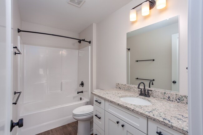 Main Bath - 1205 Fuller St