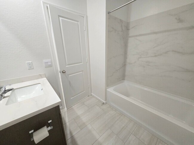 Building Photo - New Build 4 bed/3 Bath Home