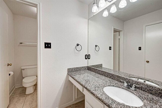 Building Photo - 1112 Bering Dr