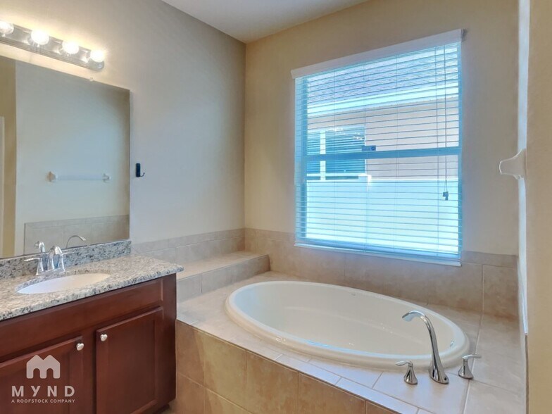 Building Photo - 7414 Forest Mere Dr
