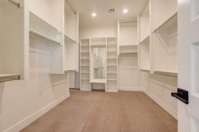 Building Photo - 2101 Dax Ln