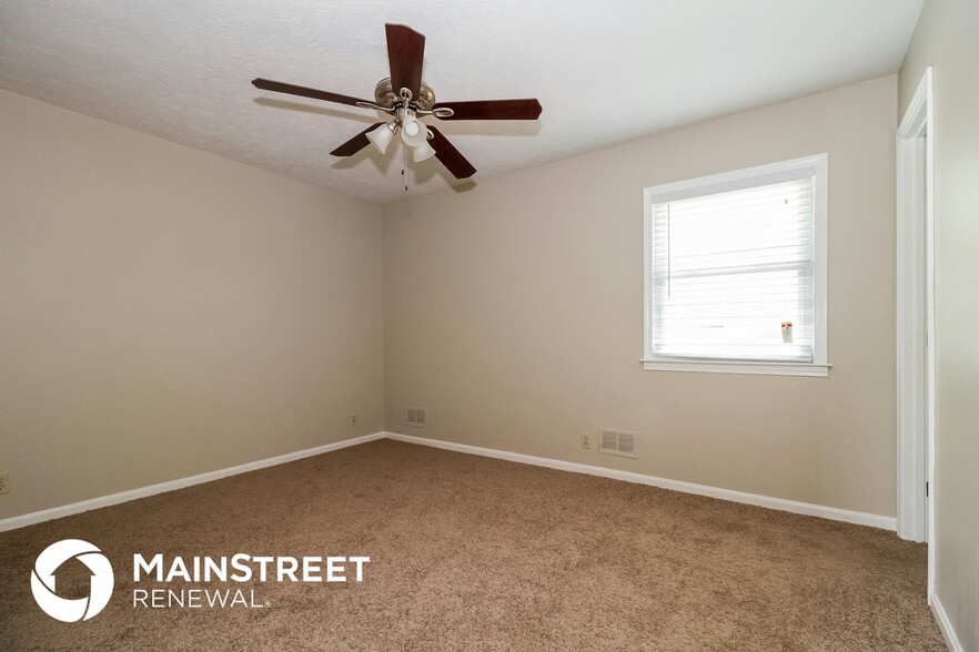 Building Photo - 5600 Wooded Lake Dr