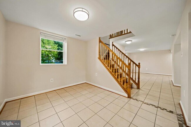 Building Photo - 4656 Evansdale Rd