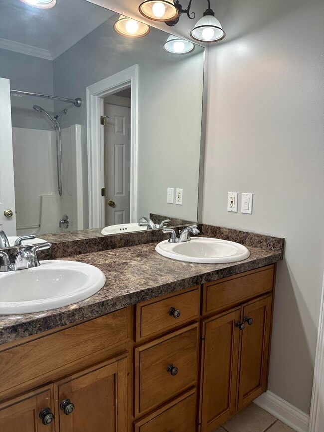 Building Photo - 114 W Green St